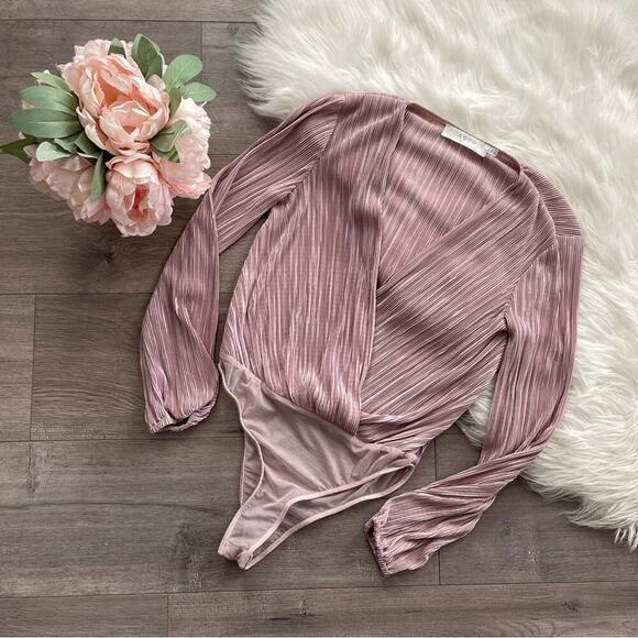 New Revolve ASTR the Label Deep Pleat Mauve Faux Wrap Bodysuit XS - Picture 4 of 8